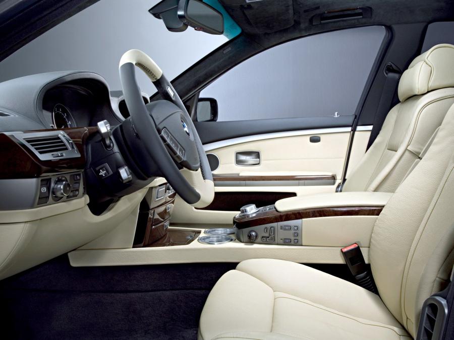 Интерьер BMW 760Li (E66) 2005 года  (фото 6 из 21)